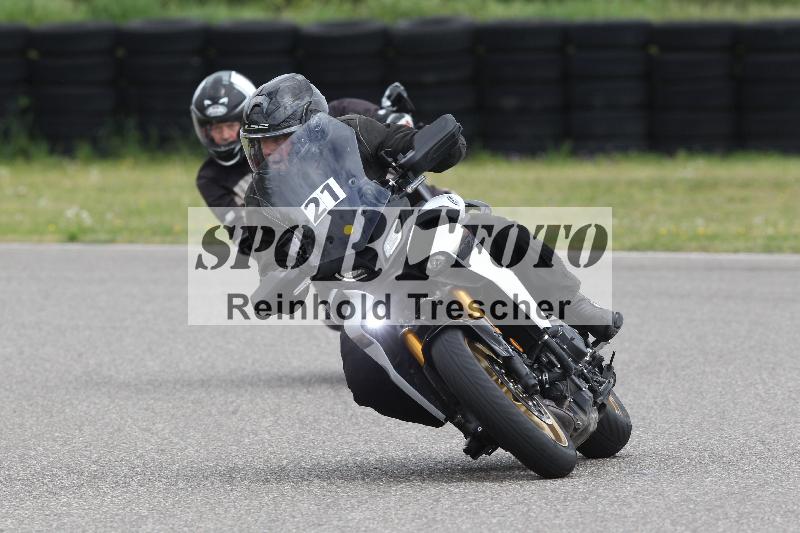 Archiv-2025/10 23.04.2025 Cornu Master School ADR/rot-rouge/21